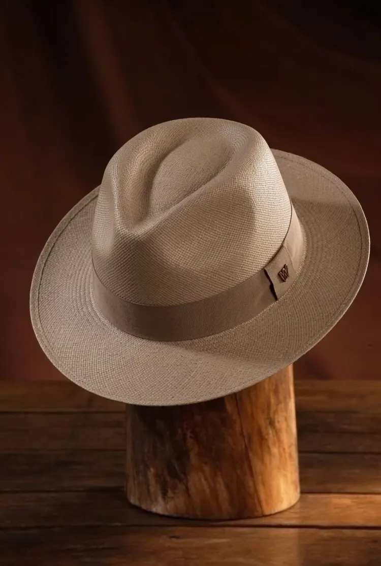 Straw fedora hat on a wooden stand